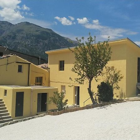 Lake Retreat - Maiella Apartment - Beautiful Lake And Mountain Views Casoli  Zewnętrze zdjęcie