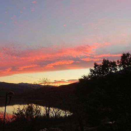 Lake Retreat - Maiella Apartment - Beautiful Lake And Mountain Views Casoli  Zewnętrze zdjęcie